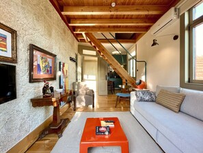 Smart TV, books, stereo