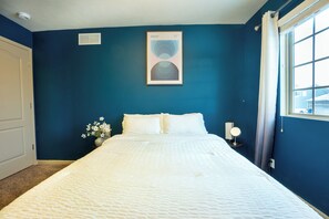 3 Schlafzimmer, Schreibtisch, Bügeleisen/Bügelbrett, WLAN
