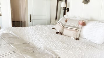 Individuell dekoriert, individuell eingerichtet, Schreibtisch