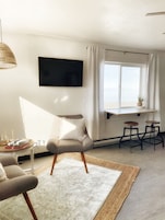 Decoración personalizada, muebles diferentes y escritorio 