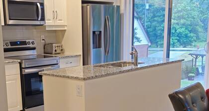 3BR Townhome – Wright Dr Midland Near Little Lake