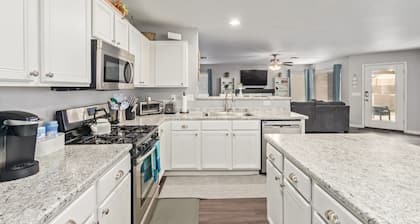 East Mesa home sleeps 6 close to hwys Legacy Sports