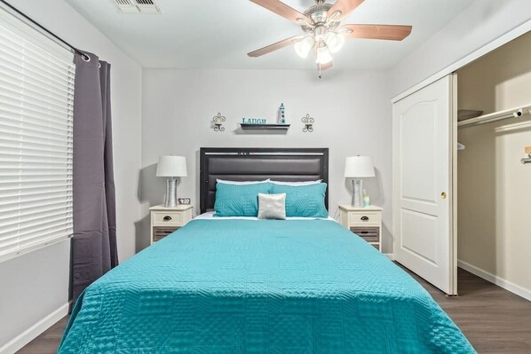 3 bedrooms, desk, travel cot, WiFi