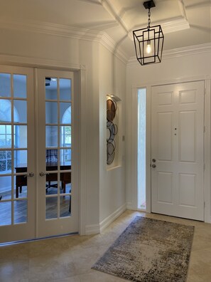 Interior - LAKEVIEW HOME CLOSE TO GORGEOUS BEACHES & WORLD CLASS DINING! (Naples)