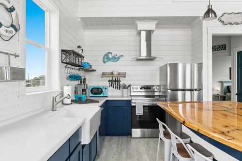 Moonlight Seas Gulf Front Home - Steps onto the beach