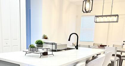 Spacious New Build Close to Fort Myers Sleeps 10+