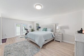 3 bedrooms, desk, iron/ironing board, free WiFi