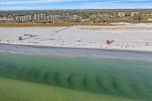 Beach nearby, sun-loungers, beach towels