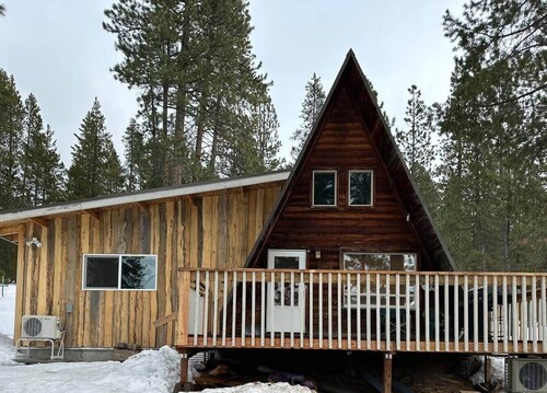 Cozy & Private Cabin in the woods!