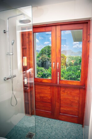 Doccia, asciugacapelli, bidet, asciugamani