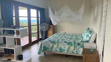 1 bedroom, desk, free WiFi, bed sheets