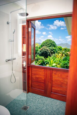 淋浴設備、風筒、坐浴桶、提供毛巾