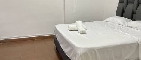 1 室のベッドルーム、WiFi、ベッドシーツ