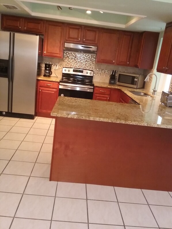 Fridge, stovetop, dishwasher, coffee/tea maker