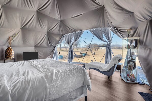 5 bedrooms, desk, free WiFi, bed sheets