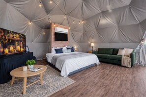 5 bedrooms, desk, free WiFi, bed sheets