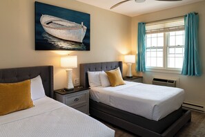 Deluxe Double Room | Egyptian cotton sheets, premium bedding, pillowtop beds - The General Stanton Inn (Charlestown)