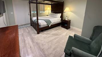 Apartment | Egyptian cotton sheets, premium bedding, pillowtop beds