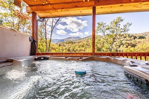 Pricing Specials! Paved Access & Theater Room! 5BR 5.5BA Cabin with Mtn Views