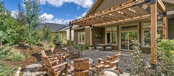 A/C, Hot Tub, Fire Pit, Fenced Yard, Pet Freindly!