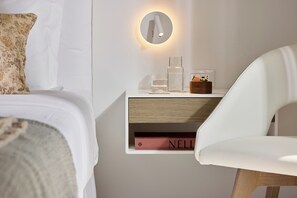 Premium bedding, in-room safe, desk, laptop workspace