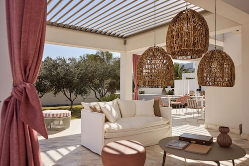 Tzanis Resort