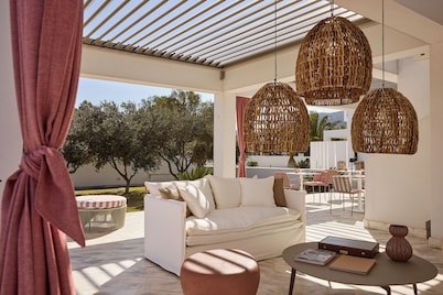 Tzanis Resort