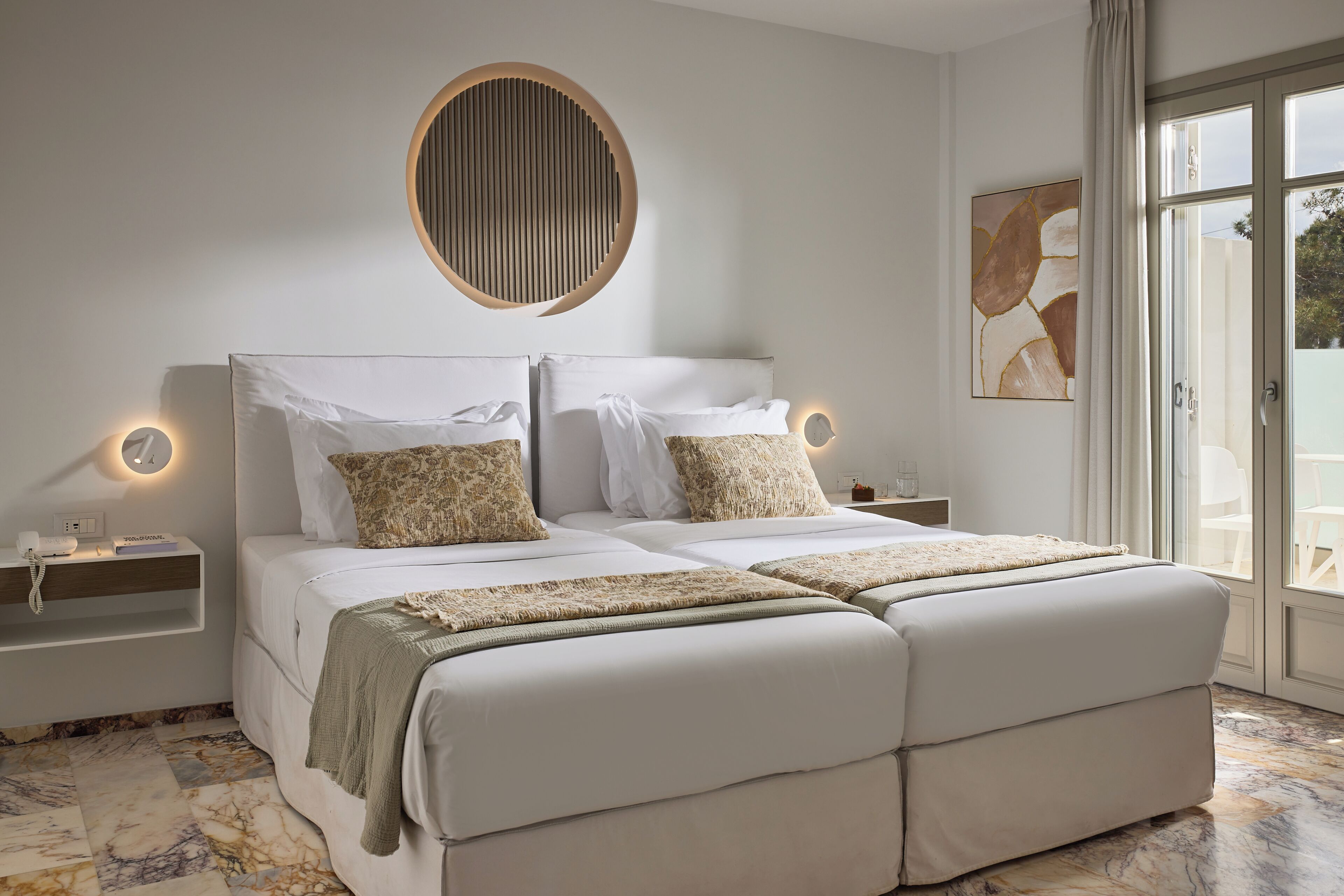 Double Room for Disabled | Ropa de cama de alta calidad, caja fuerte, escritorio