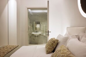 Double Room for Disabled | Kylpyhuone | Suihku, sadesuihkupää, ilmaiset hygieniatuotteet, hiustenkuivaaja