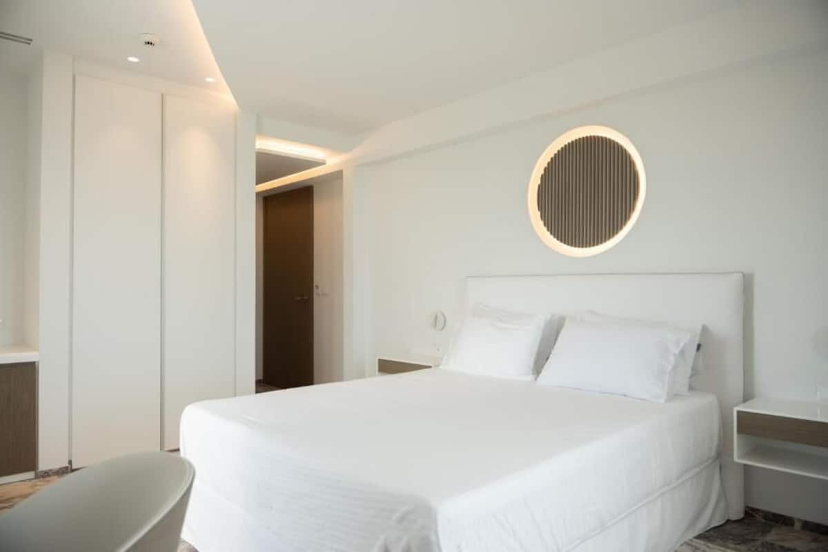 Comfort Double Room | 高級寢具、房內夾萬、書桌、手提電腦工作空間