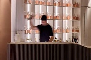 Bar (trong khuôn viên)
