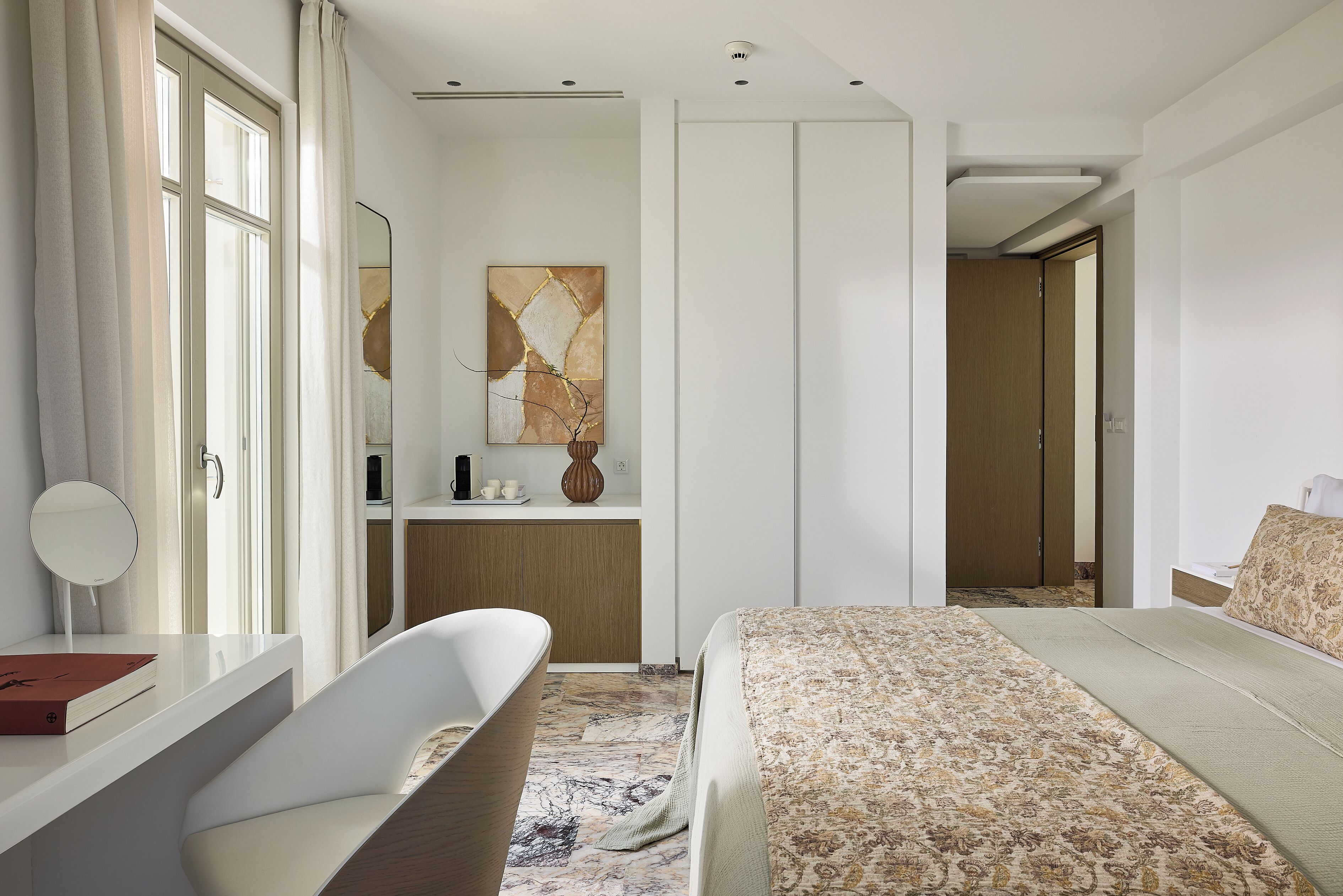 Premium bedding, in-room safe, desk, laptop workspace