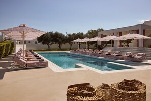 Seasonal outdoor pool, open 9:00 AM to 8:00 PM, pool umbrellas - Tzanis Resort (Skiros)