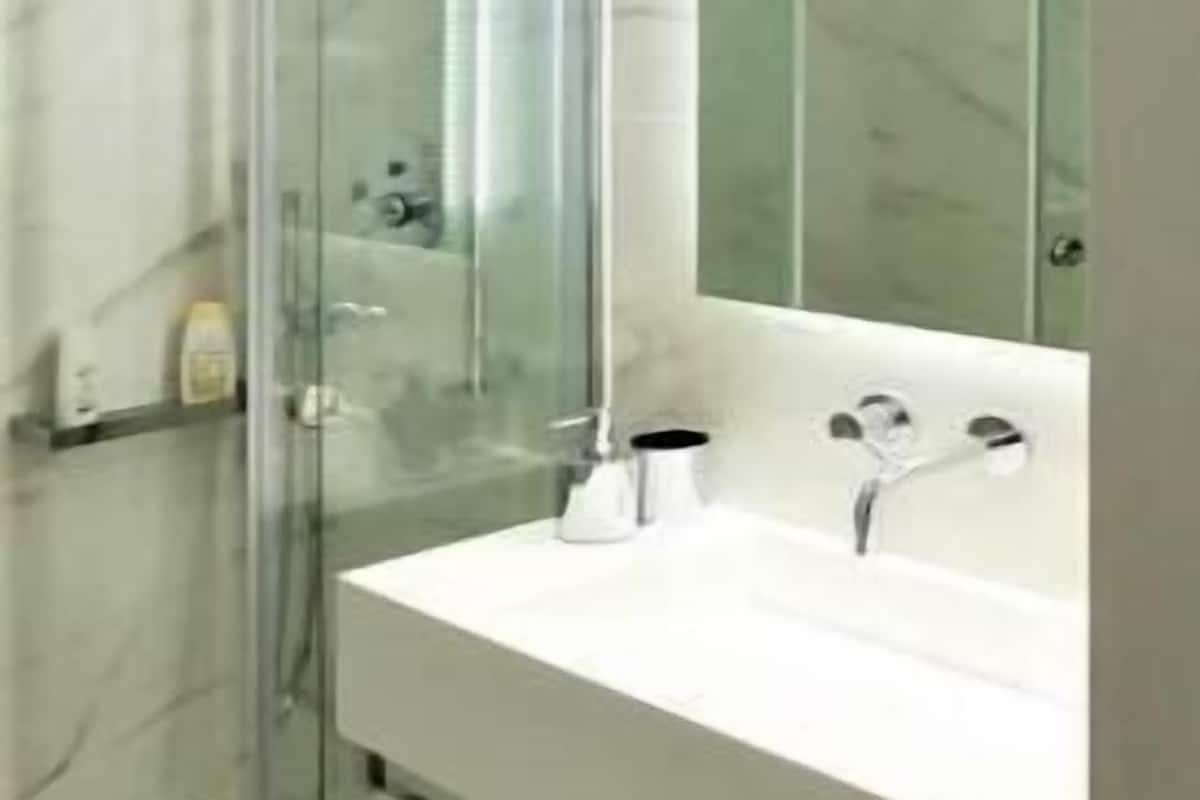 豪華雙人房 | 高級寢具、房內夾萬、書桌、手提電腦工作空間