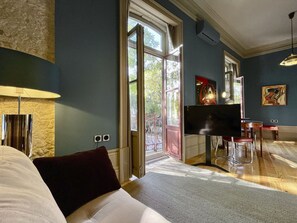 1 habitación, tabla de planchar con plancha, wifi gratis y ropa de cama 
