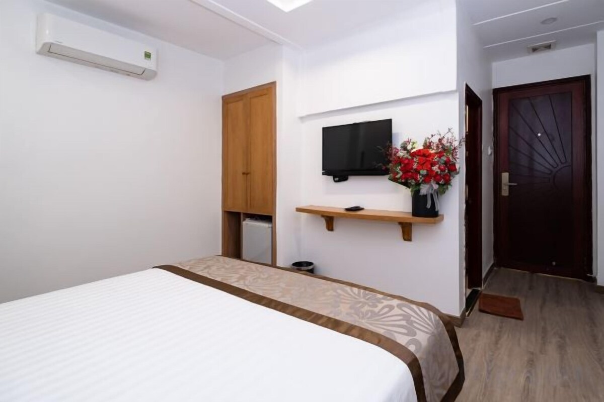 Minibar, escritorio, sistema de insonorización y wifi gratis