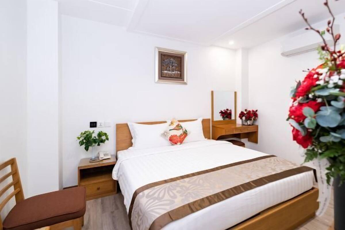 Minibar, desk, soundproofing, free WiFi