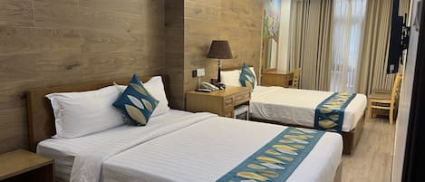 Habitación familiar | Minibar, escritorio, insonorización y wifi gratis