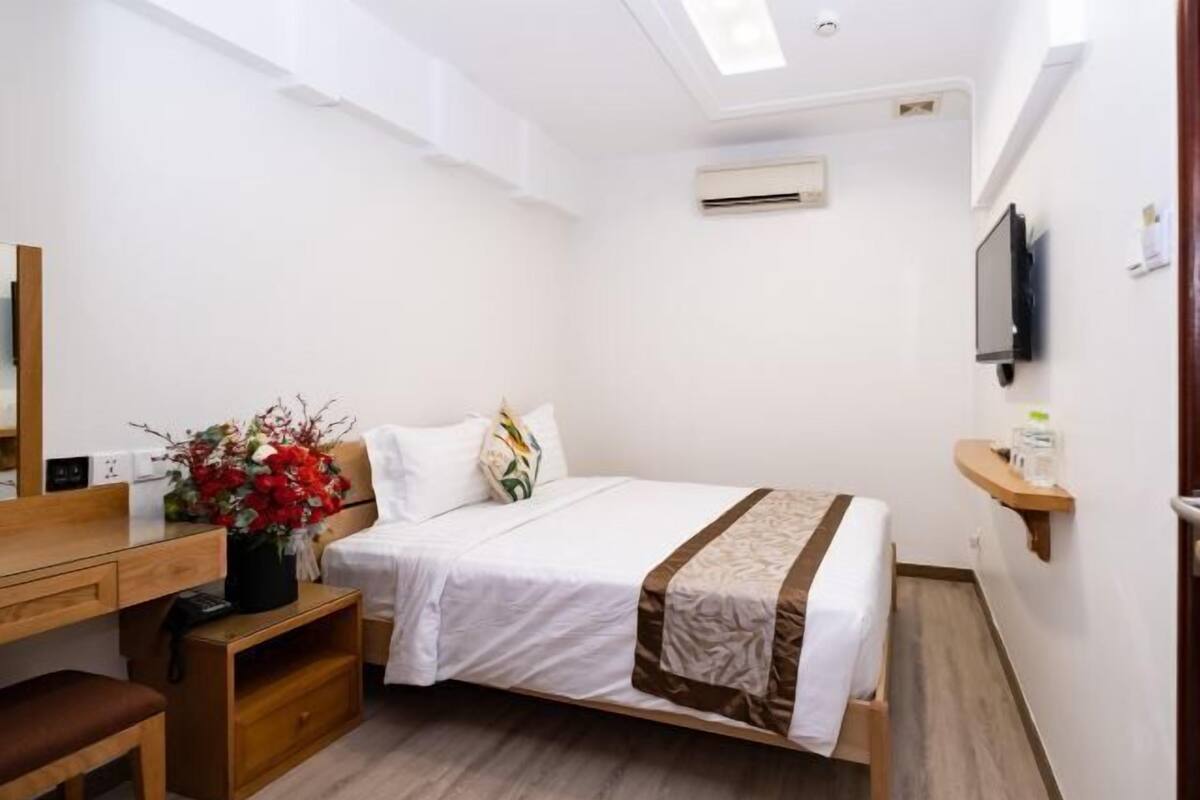 Minibar, desk, soundproofing, free WiFi