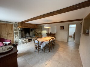 Dining - L'Odyle - House for 6 people 1 Km from the sea (Fermanville)