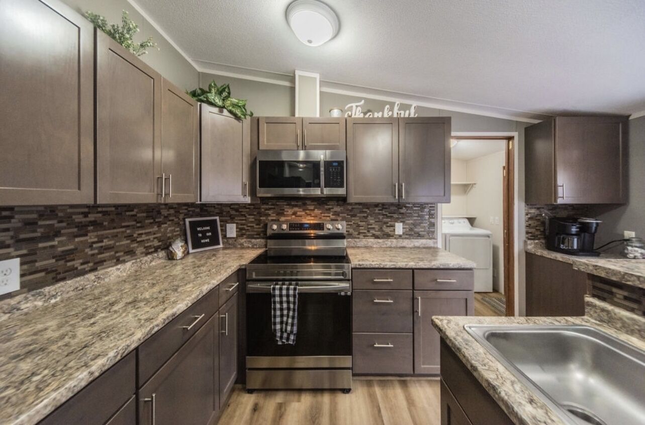 Frigorífic, microones, forn i placa de cuina 