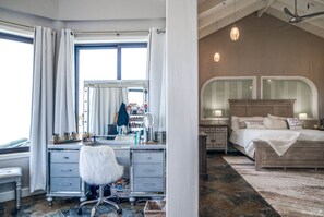 4 chambres, coffres-forts dans les chambres, fer et planche à repasser