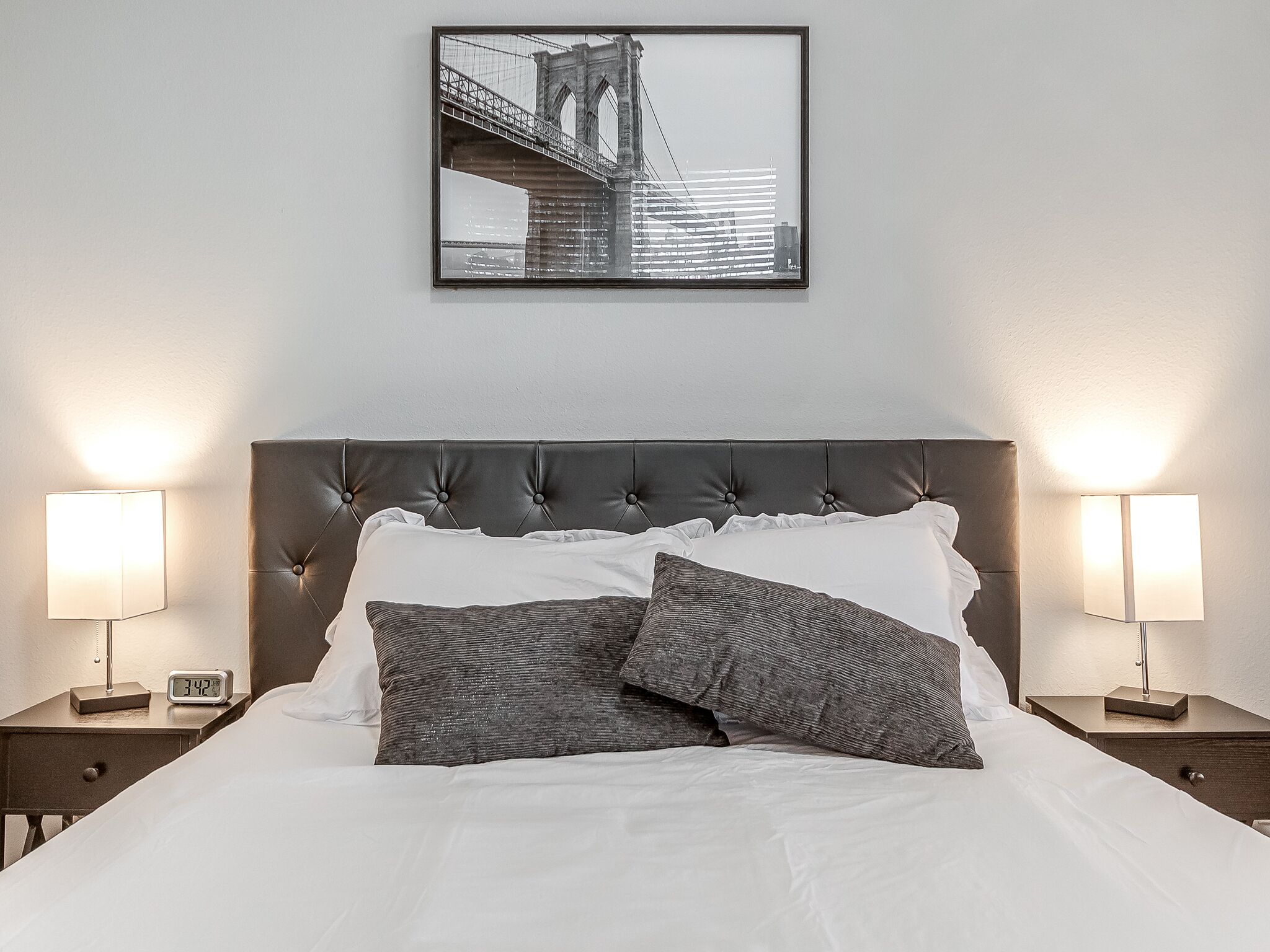 1 slaapkamer, een strijkplank/strijkijzer, gratis wifi, beddengoed