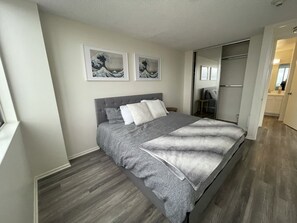 1 habitación, tabla de planchar con plancha, wifi y ropa de cama