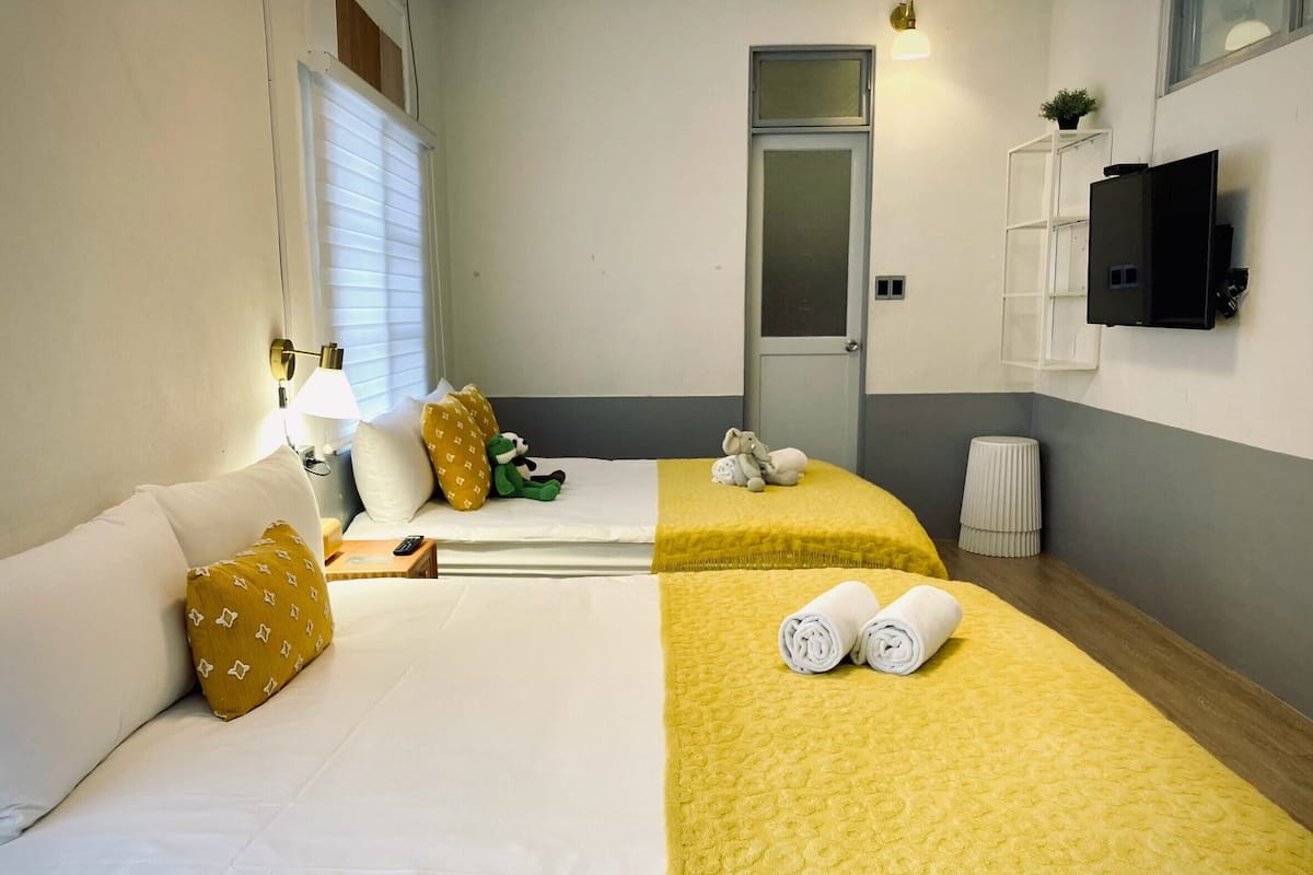 Deluxe-Vierbettzimmer, Nichtraucher, eigenes Bad | Kostenloses WLAN
