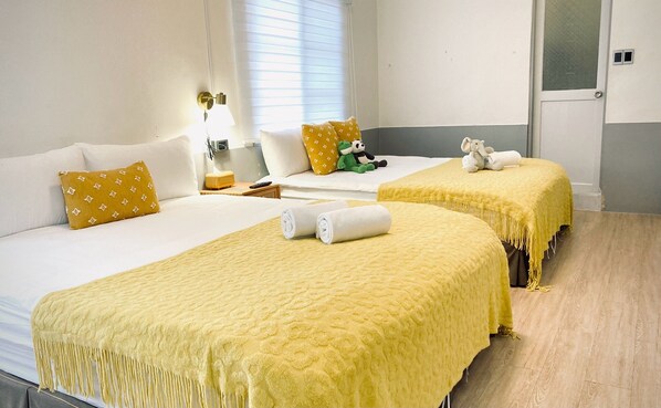Chambre Quadruple Deluxe, non-fumeur, salle de bains privée