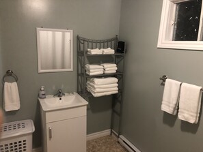 Family House | Bathroom - Caribou Cottage (Grand Falls - Windsor)