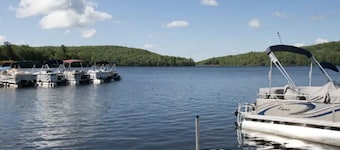 Spacious Cabin w/hot tub , pool and lake access, sleeps 8