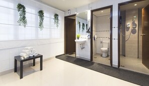 Free toiletries, soap, shampoo, toilet paper - Senja Hostel Kuala Lumpur Chinatown (Kuala Lumpur)