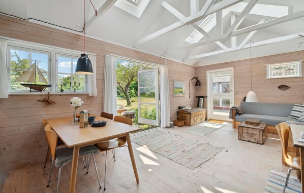 Interior - Awesome home in Svaneke with WiFi (Svaneke)